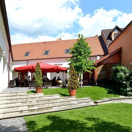 Servita Udvarhaz Eger Exterior foto