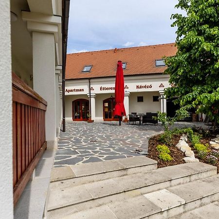 Servita Udvarhaz Eger Exterior foto