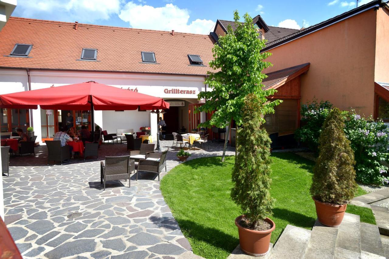 Servita Udvarhaz Eger Exterior foto