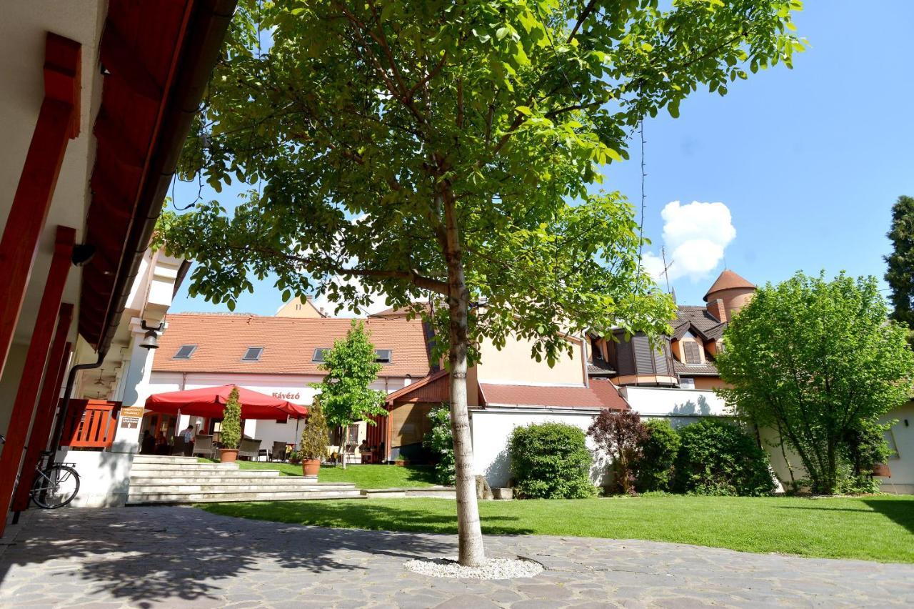 Servita Udvarhaz Eger Exterior foto