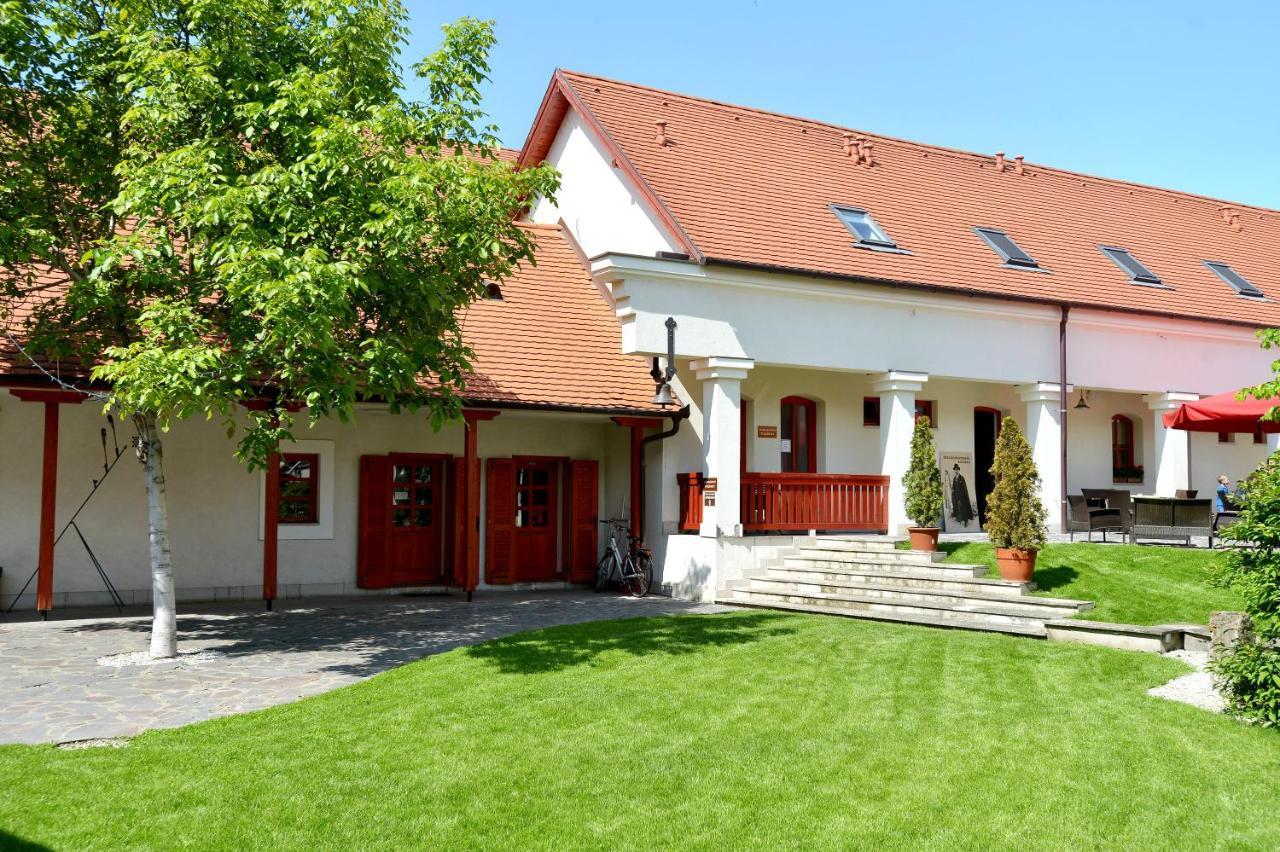 Servita Udvarhaz Eger Exterior foto