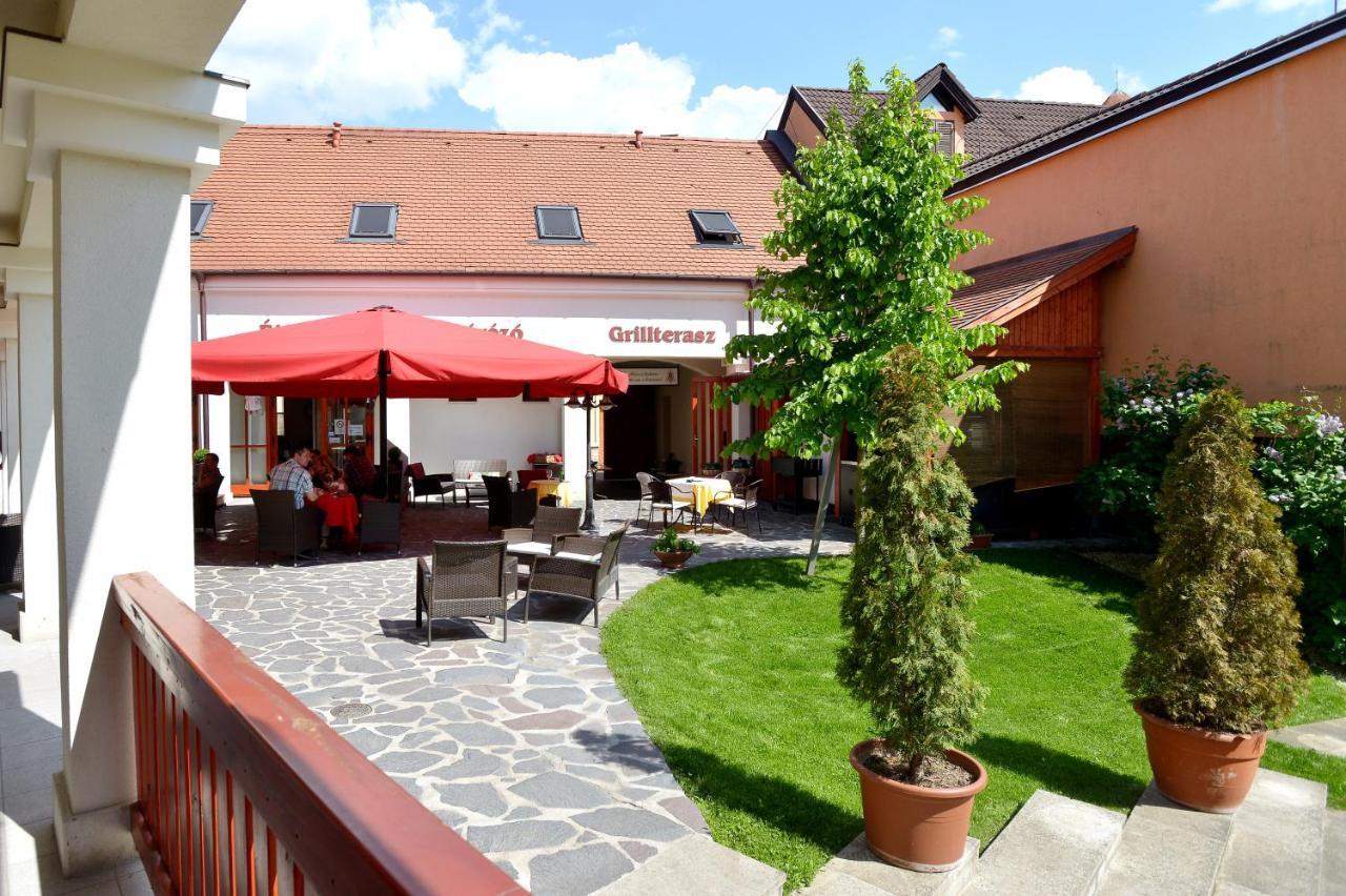 Servita Udvarhaz Eger Exterior foto