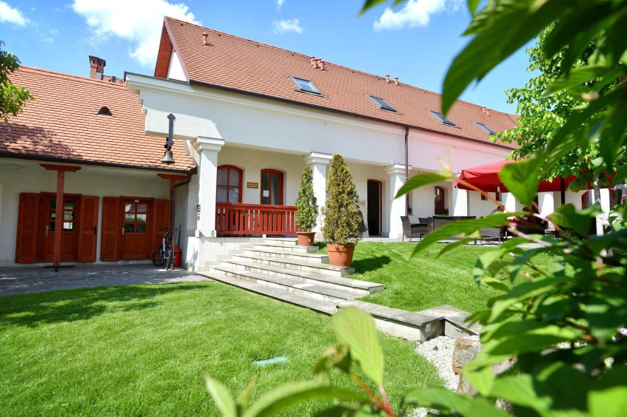 Servita Udvarhaz Eger Exterior foto